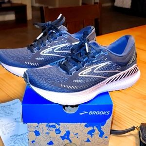 Brooks tennis shoes